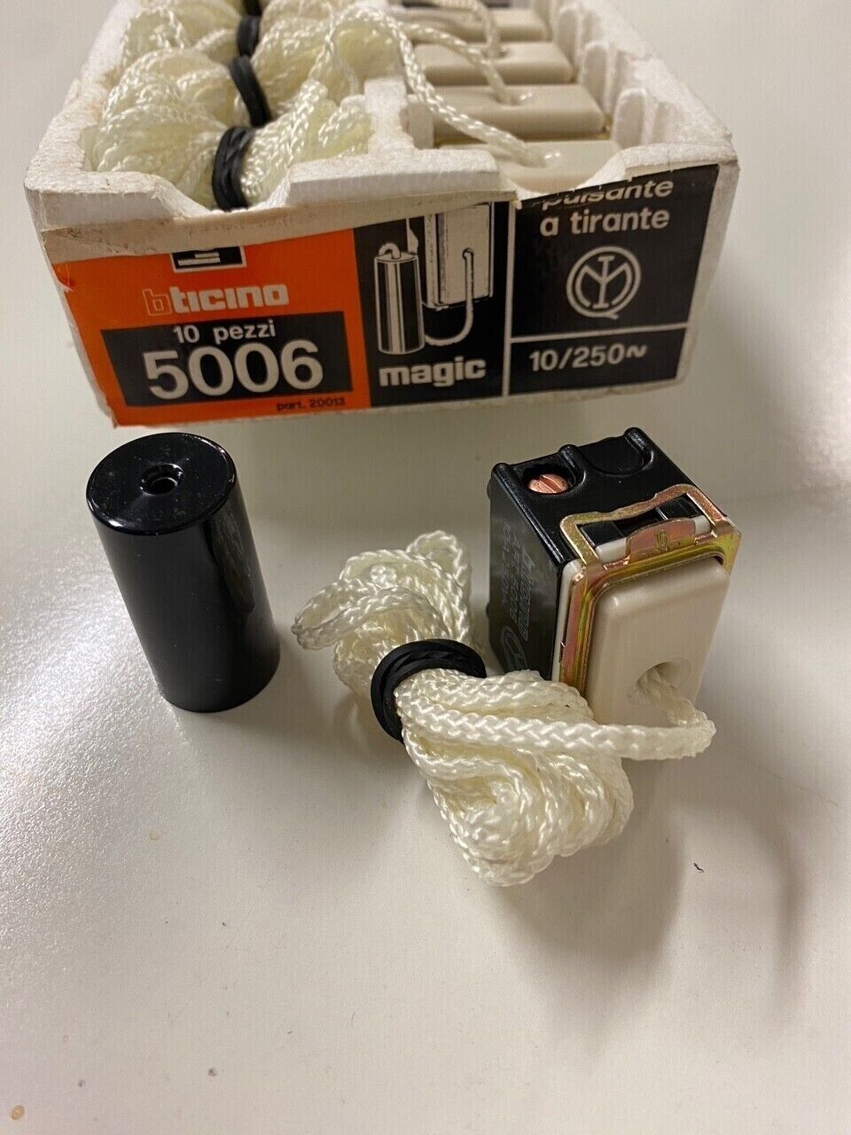 BTICINO MAGIC  5006  , 10A PULSANTE A TIRANTE
