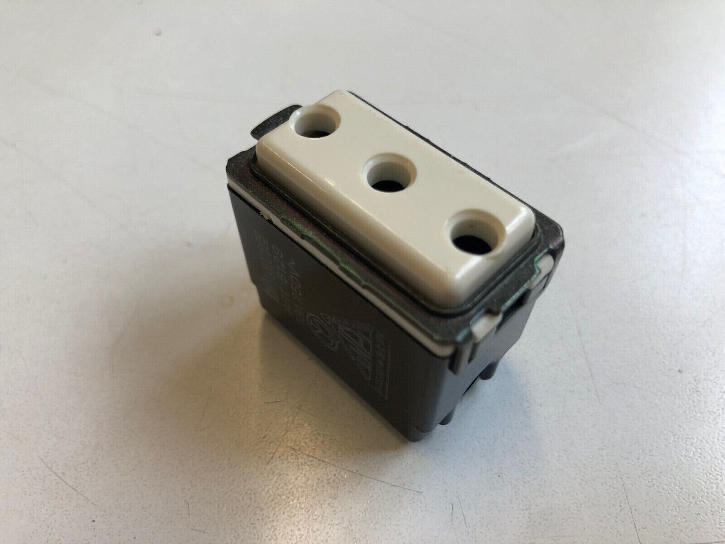 BTICINO MAGIC ART 5129  PRESA 2P+T  16A 250V